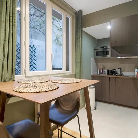 Modern In The Heart Of Near Eiffel Tower